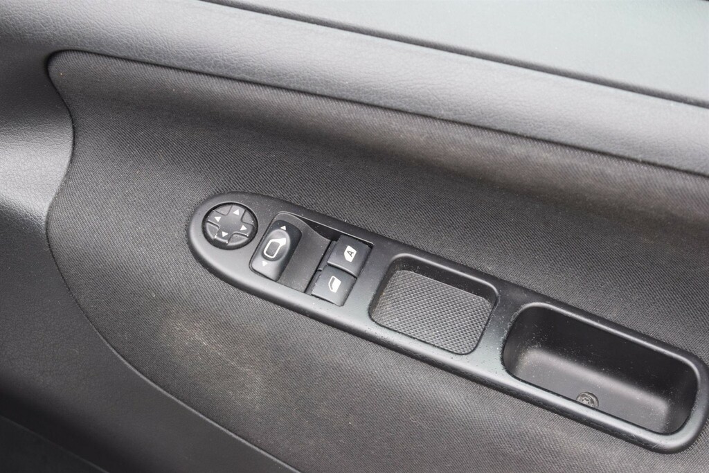 Peugeot 207 Active Vti Silver #16
