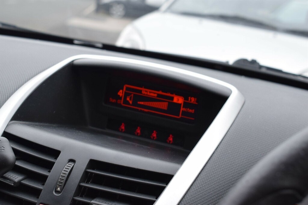 Peugeot 207 Active Vti Silver #14