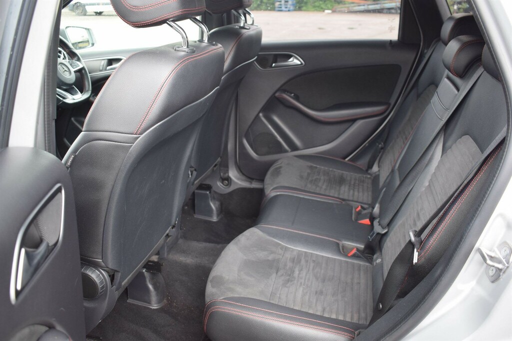 Mercedes-Benz B Class Hatchback Black #25