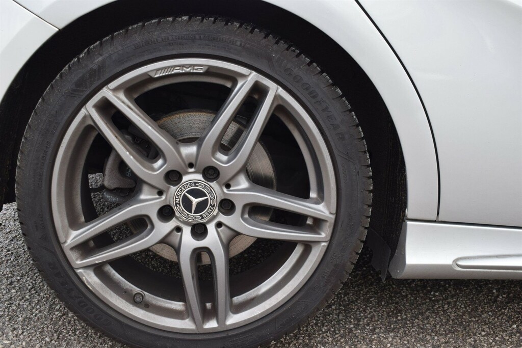 Mercedes-Benz B Class Hatchback Black #14
