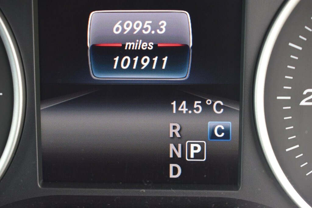 Mercedes-Benz B Class Hatchback Black #31