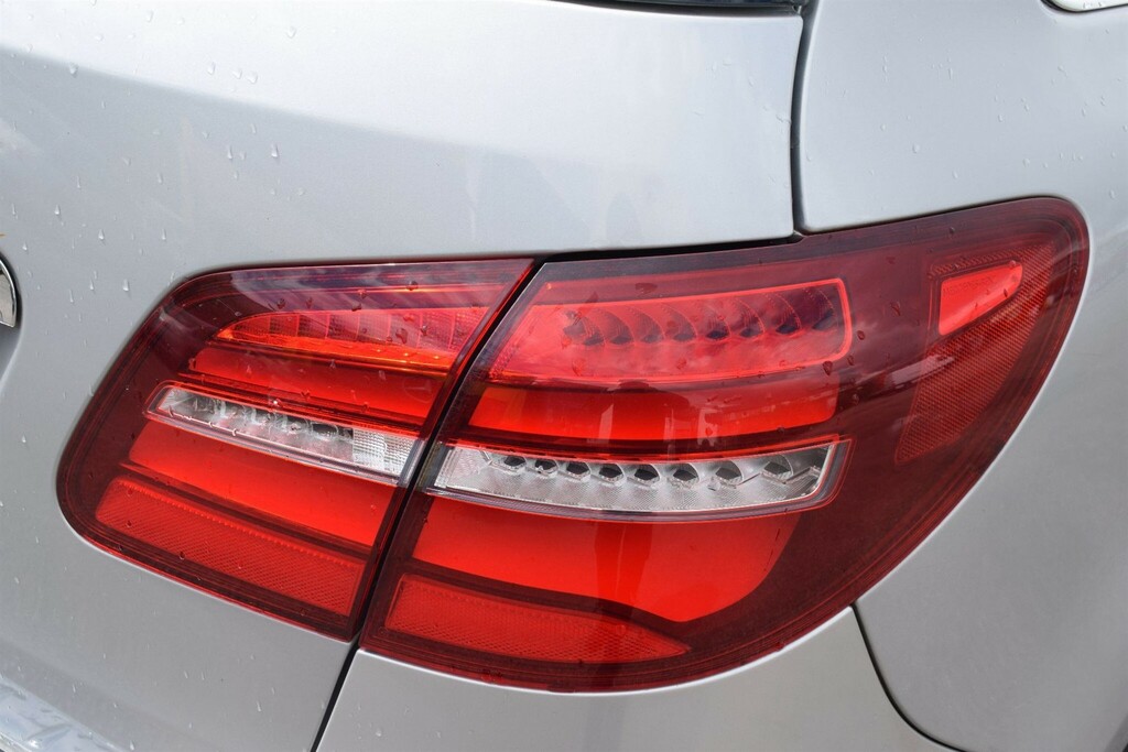 Mercedes-Benz B Class Hatchback Black #12