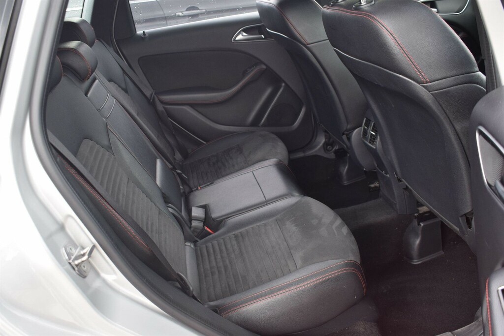 Mercedes-Benz B Class Hatchback Black #21