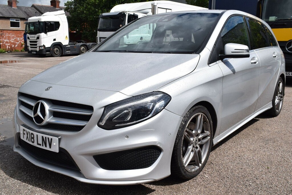 Mercedes-Benz B Class Hatchback Black #11