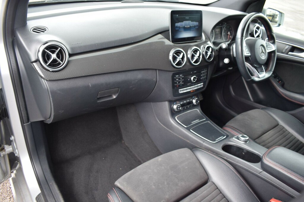 Mercedes-Benz B Class Hatchback Black #18