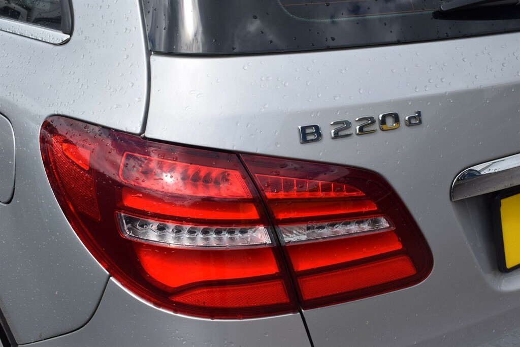 Mercedes-Benz B Class Hatchback Black #15