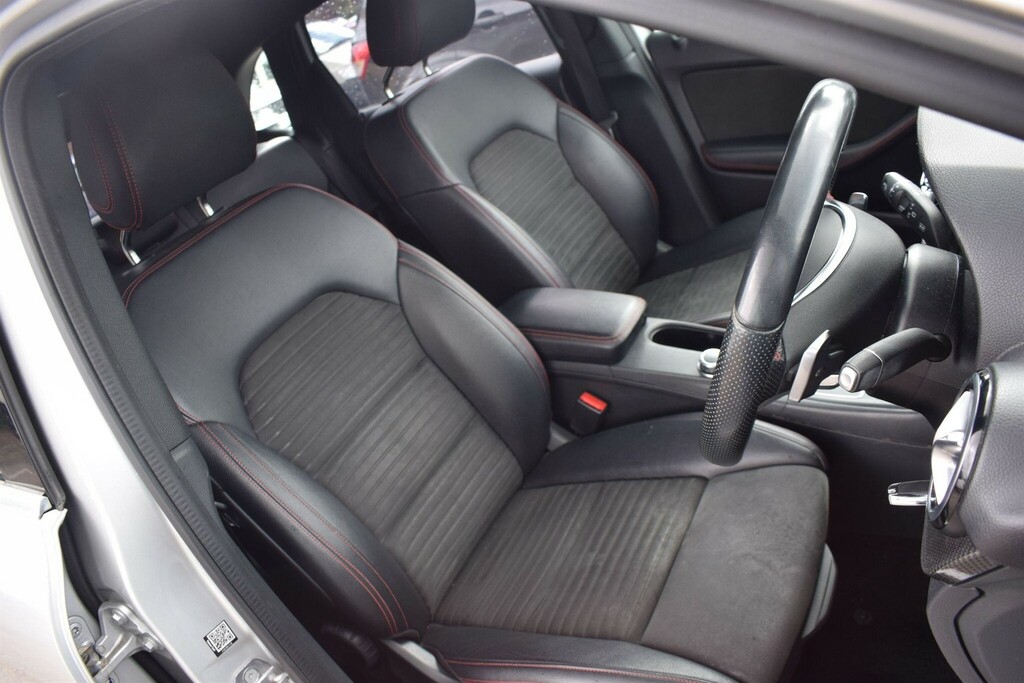 Mercedes-Benz B Class Hatchback Black #19