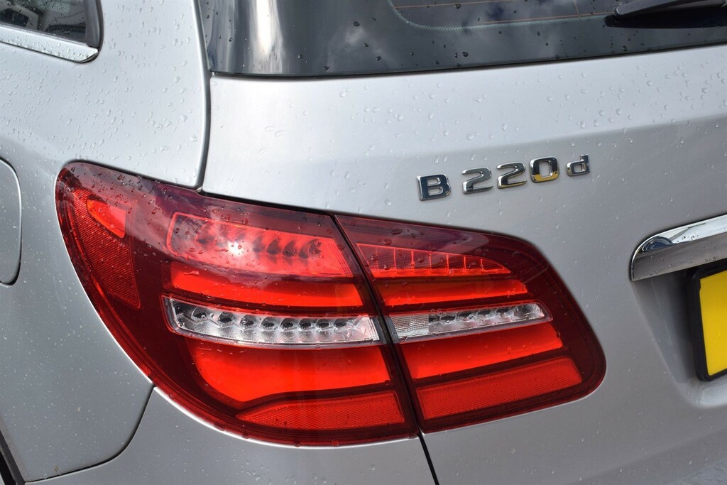 Mercedes-Benz B Class Hatchback Black #8