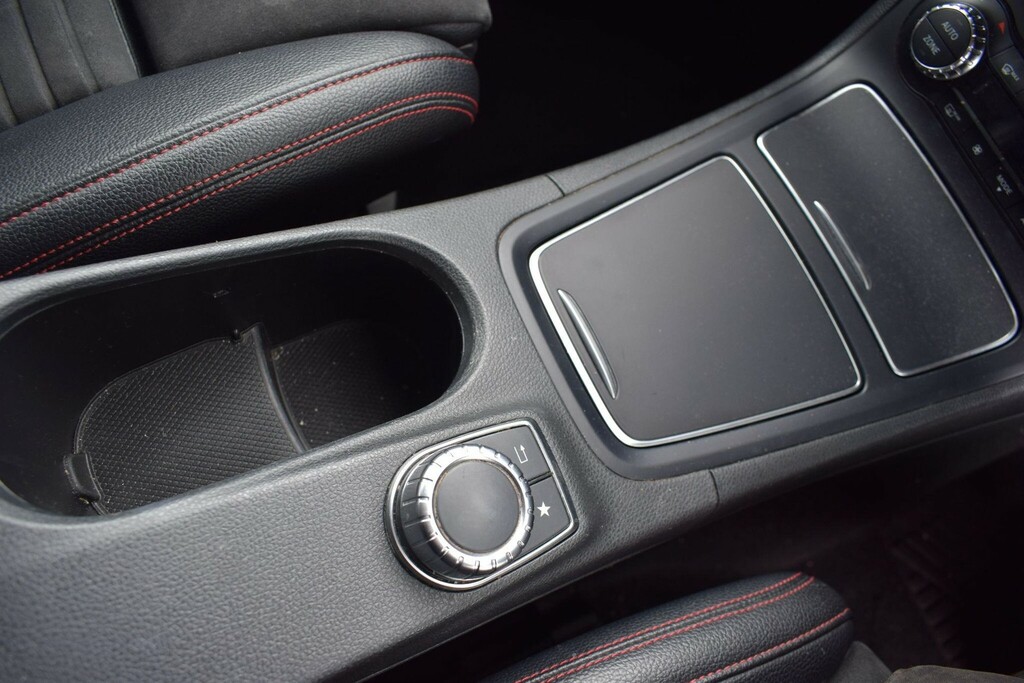 Mercedes-Benz B Class Hatchback Black #32