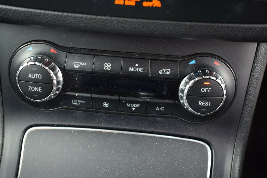 Mercedes-Benz B Class Hatchback Black #24