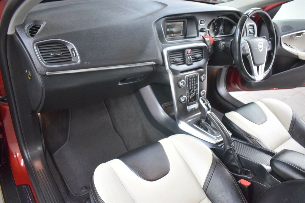 Volvo V40 Cross Country 1.6 D2 Lux Powershift Euro 5 Ss Red #3