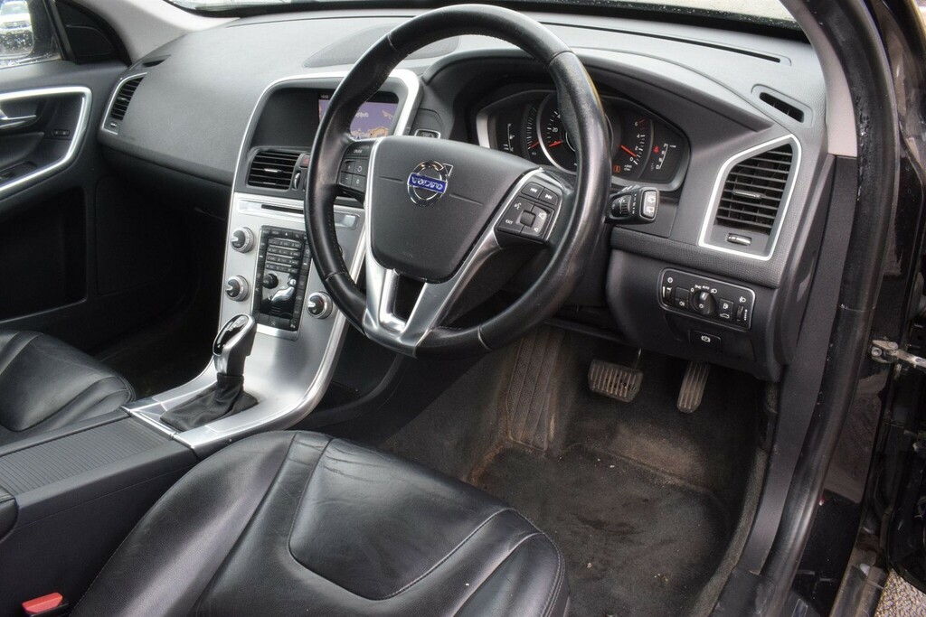 Volvo XC60 Suv Black #3
