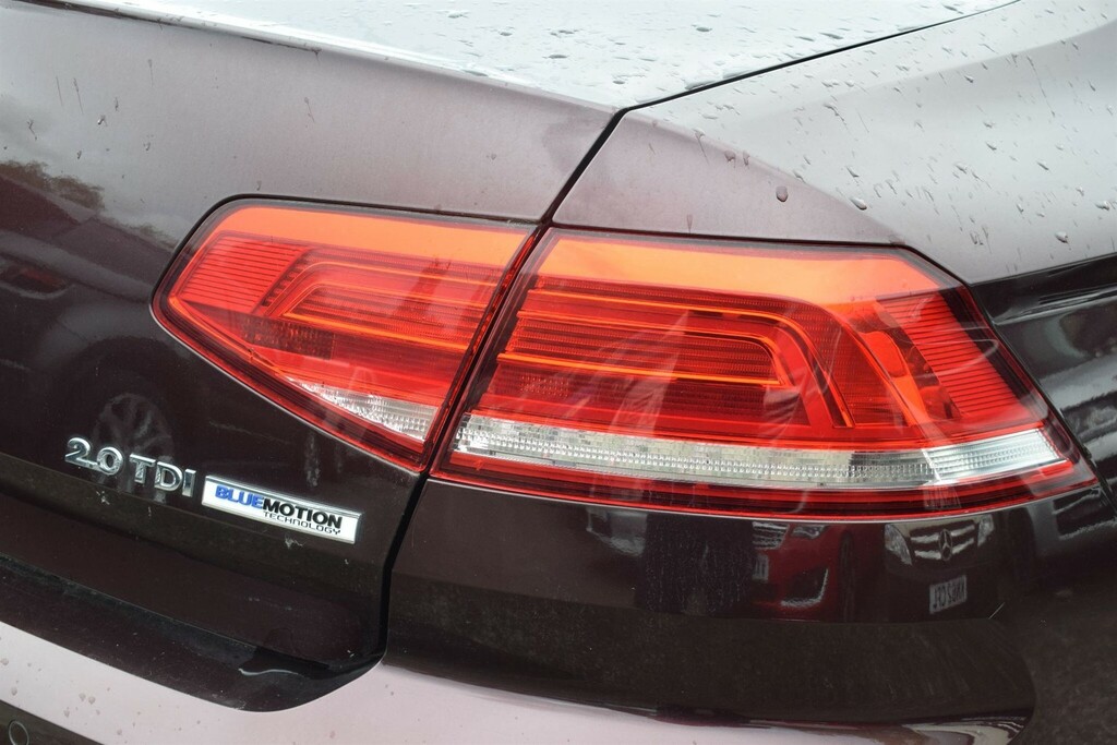 Volkswagen Passat Blue #18
