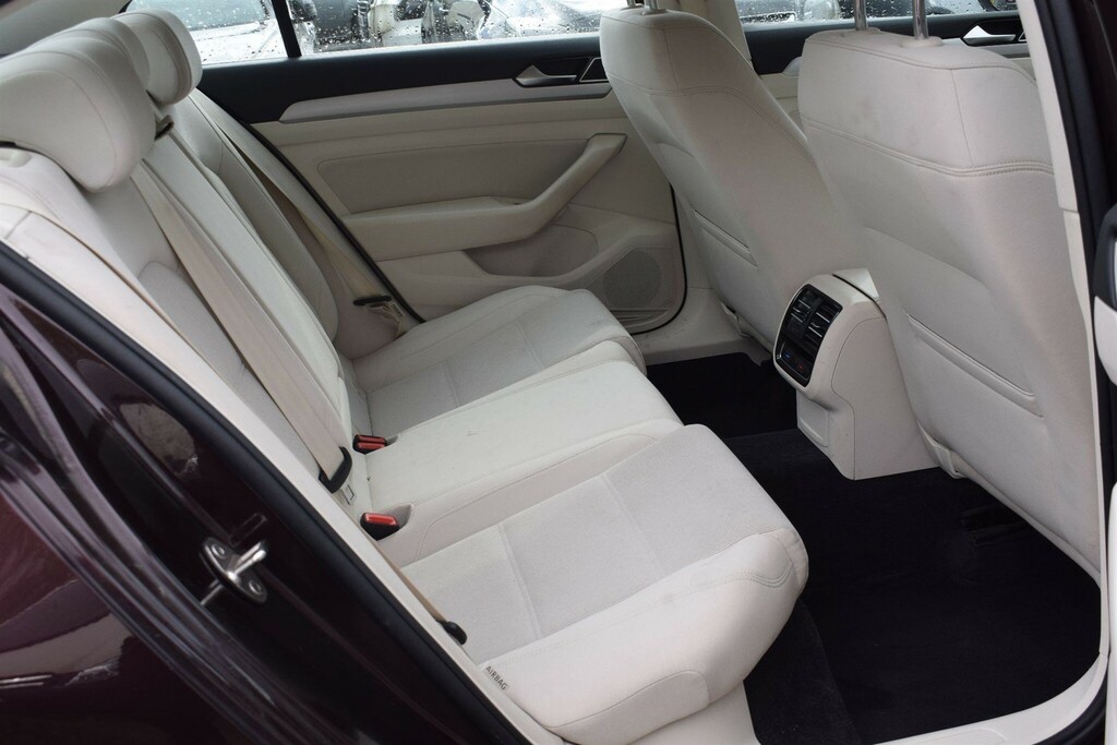Volkswagen Passat Blue #26
