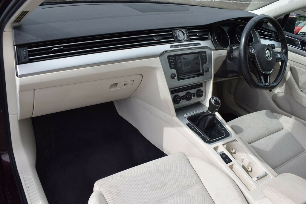 Volkswagen Passat Blue #20