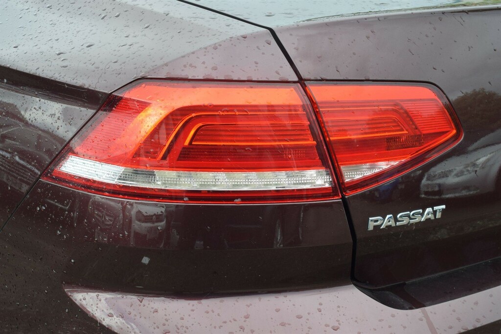 Volkswagen Passat Blue #12