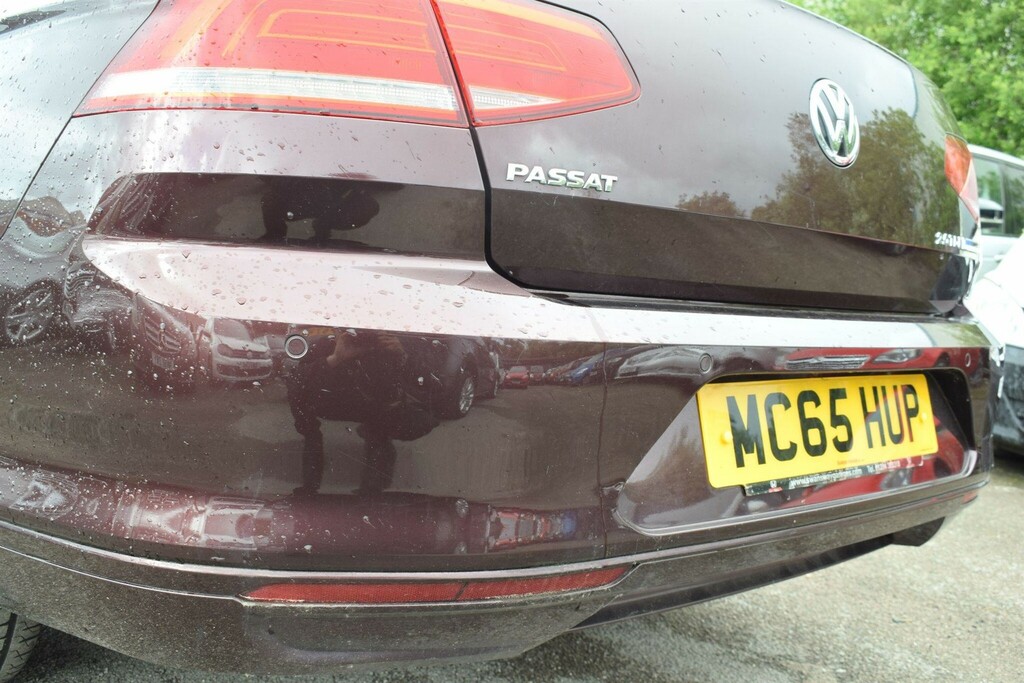 Volkswagen Passat Saloon Red #5