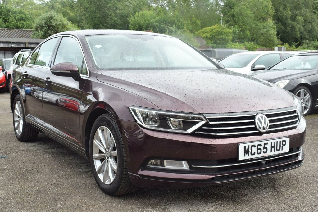 Volkswagen Passat Saloon Red