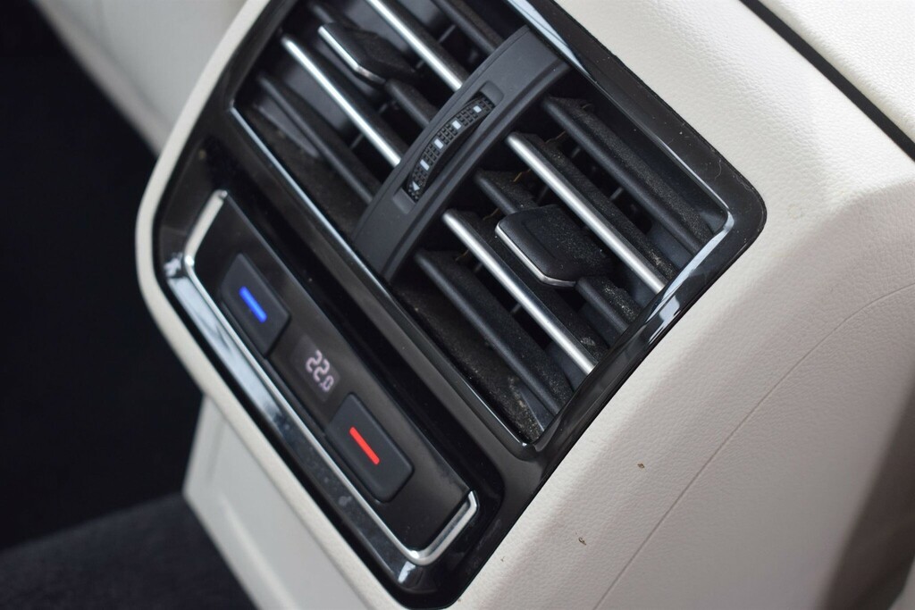 Volkswagen Passat Blue #28