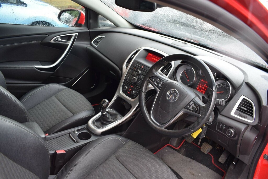 Vauxhall Astra GTC Coupe Red #3