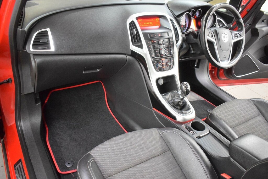 Vauxhall Astra GTC 2.0 Cdti Sri Euro 5 Ss Red #3