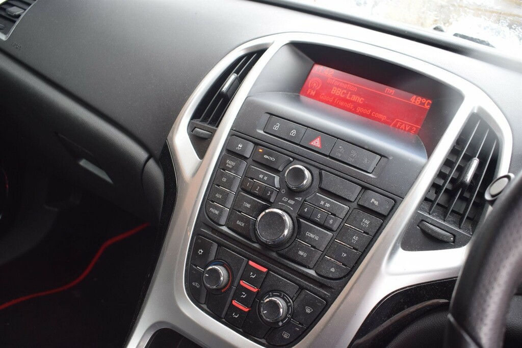 Vauxhall Astra GTC Coupe Red #4