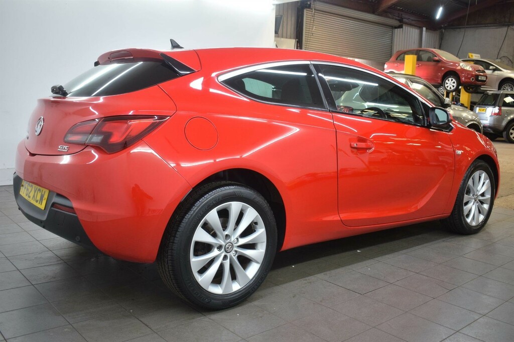 Vauxhall Astra GTC 2.0 Cdti Sri Euro 5 Ss Red #2