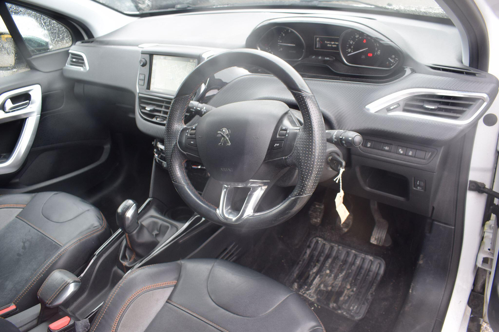 Peugeot 2008 1.2 Vti Puretech Crossway Euro 5 White #3
