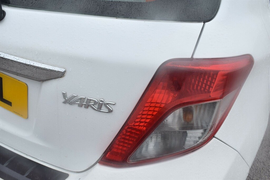 Toyota Yaris Hatchback White #6