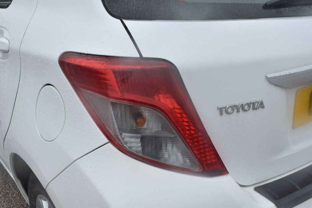 Toyota Yaris Hatchback White #8