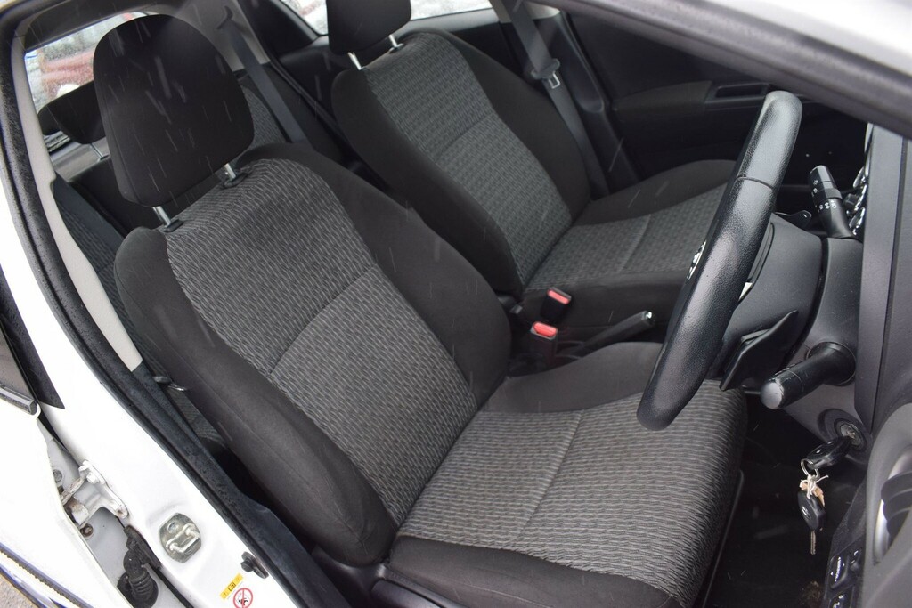 Toyota Yaris Hatchback White #17