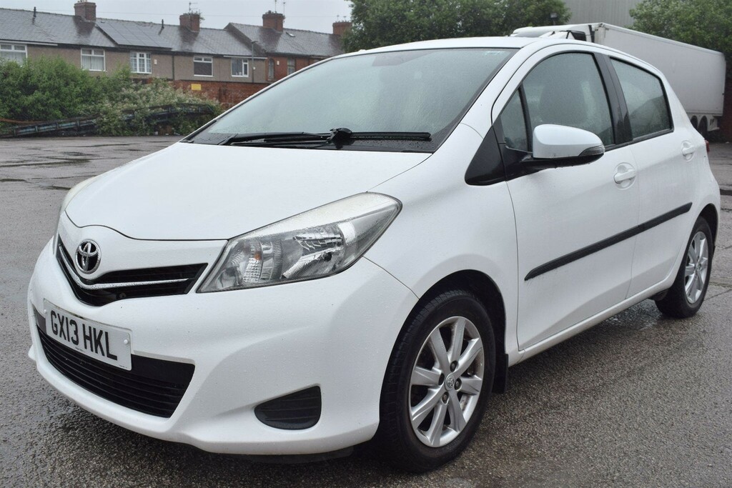 Toyota Yaris Hatchback White #5