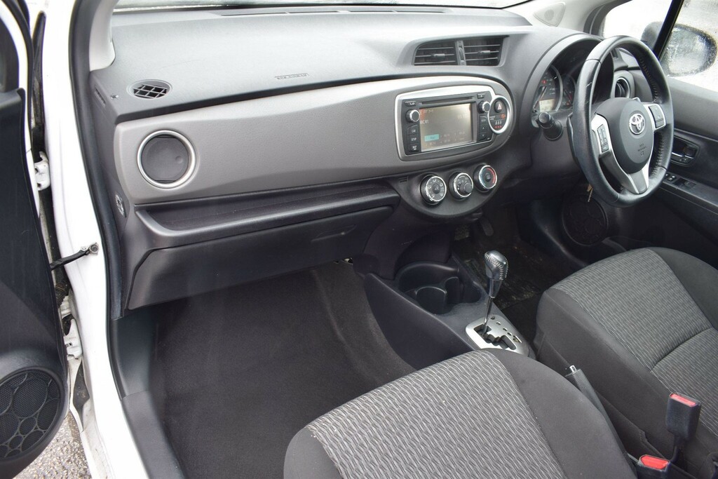 Toyota Yaris Hatchback White #16