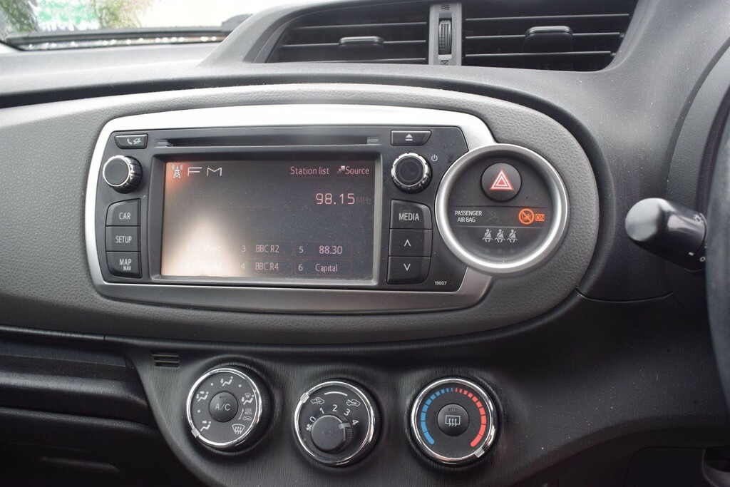 Toyota Yaris Hatchback White #4