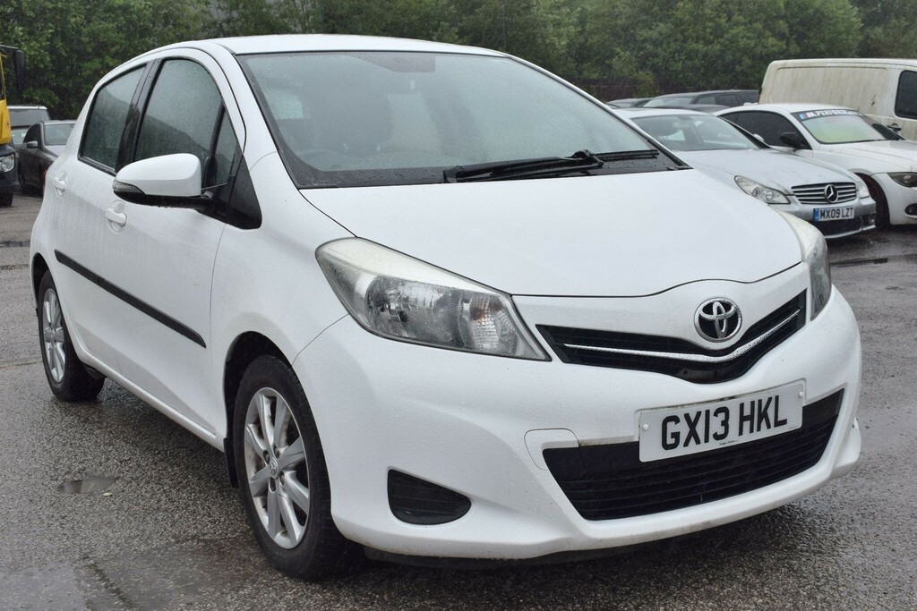 Toyota Yaris Hatchback White #1