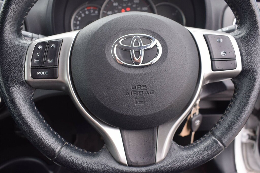 Toyota Yaris Hatchback White #30