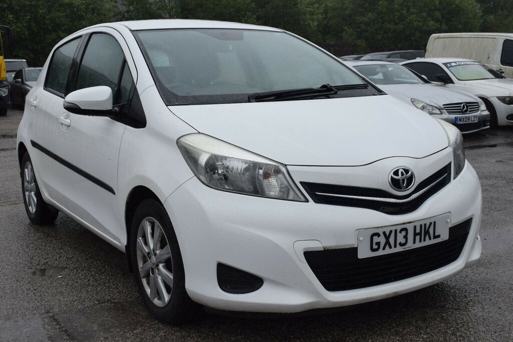 Toyota Yaris Hatchback White #9