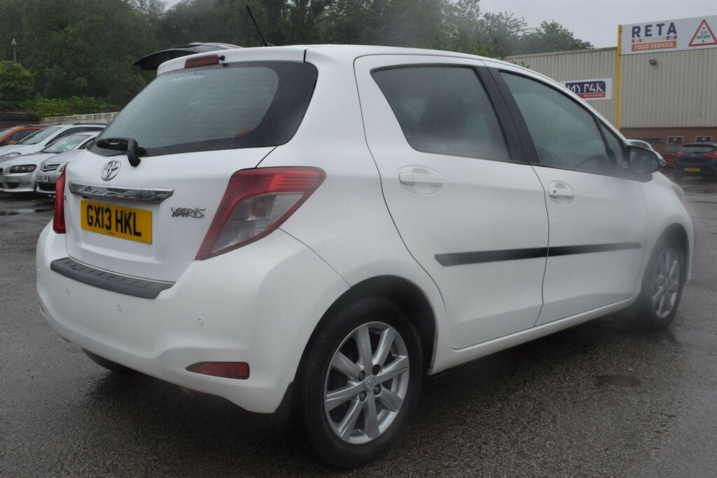 Toyota Yaris Hatchback White #14