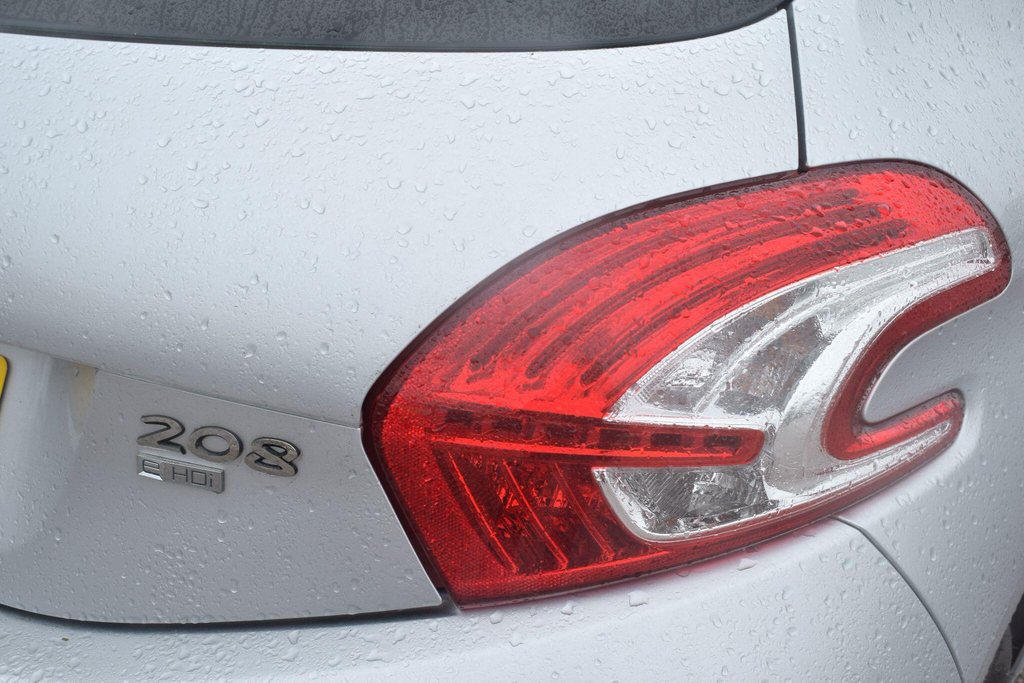 Peugeot 208 1.6 E-hdi Active Euro 5 Ss Silver #6