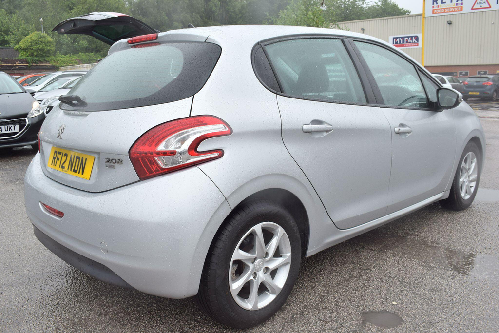 Peugeot 208 1.6 E-hdi Active Euro 5 Ss Silver #2