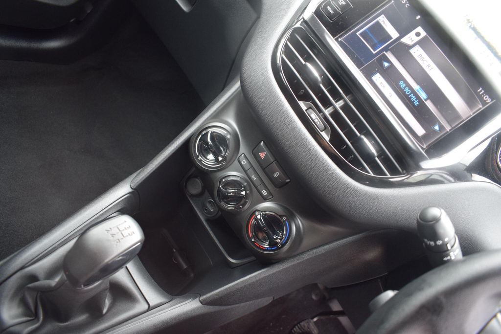 Peugeot 208 1.6 E-hdi Active Euro 5 Ss Silver #4