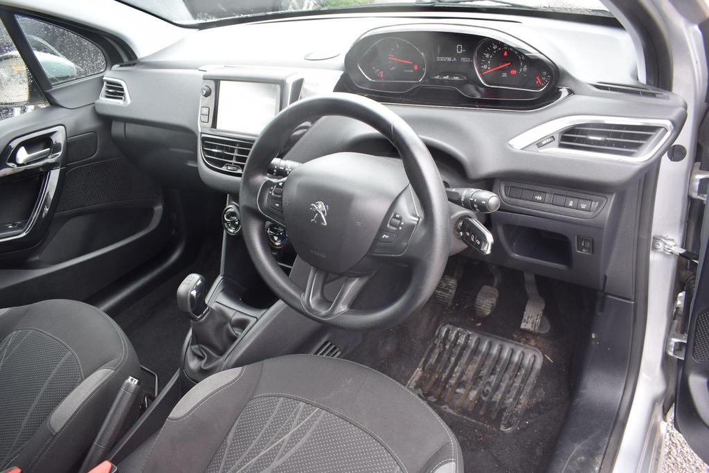 Peugeot 208 1.6 E-hdi Active Euro 5 Ss Silver #3