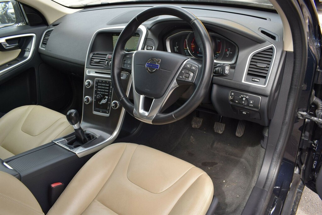Volvo XC60 Suv Blue #3