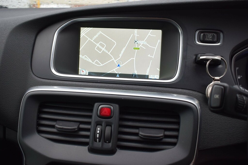 Volvo V40 Hatchback Silver #4