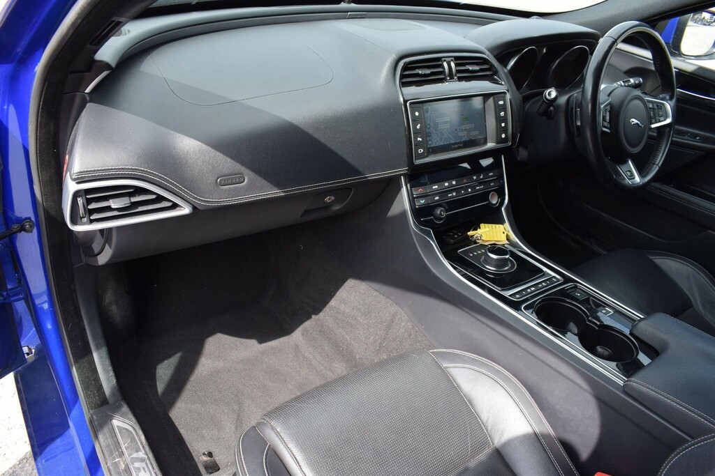 Jaguar XE 2.0D 240 R-sport Awd Black #20