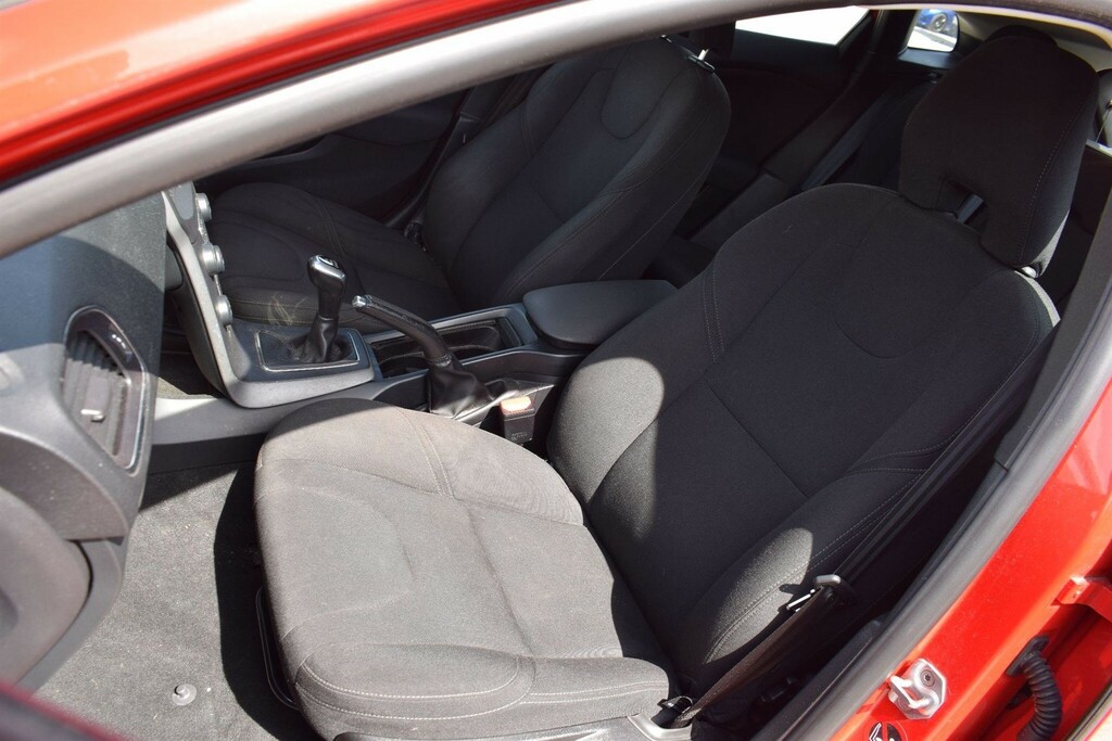 Volvo V40 2.0 D2 R-design Lux Euro 6 Ss White #17