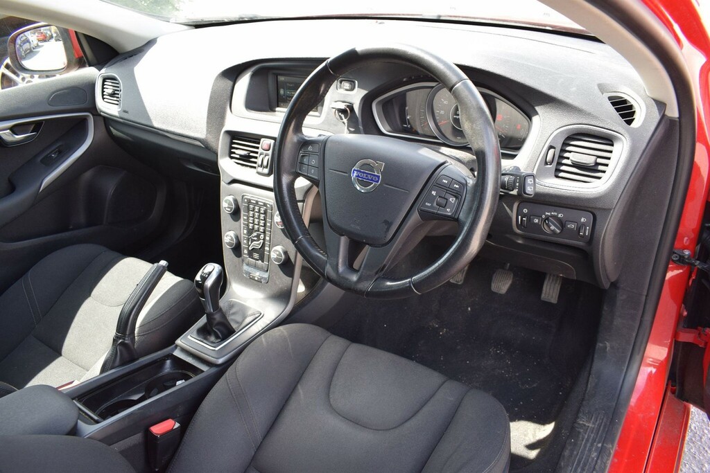 Volvo V40 2.0 D2 Es Euro 6 Ss Red #3