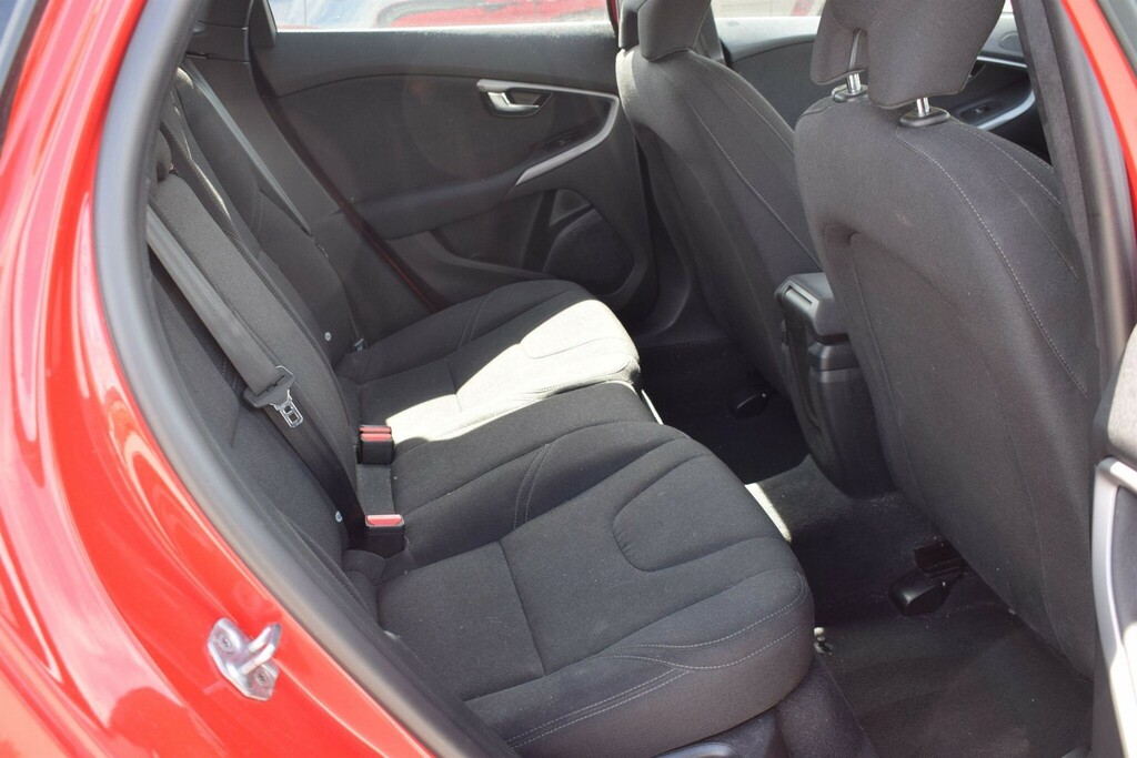 Volvo V40 2.0 D2 R-design Lux Euro 6 Ss White #15