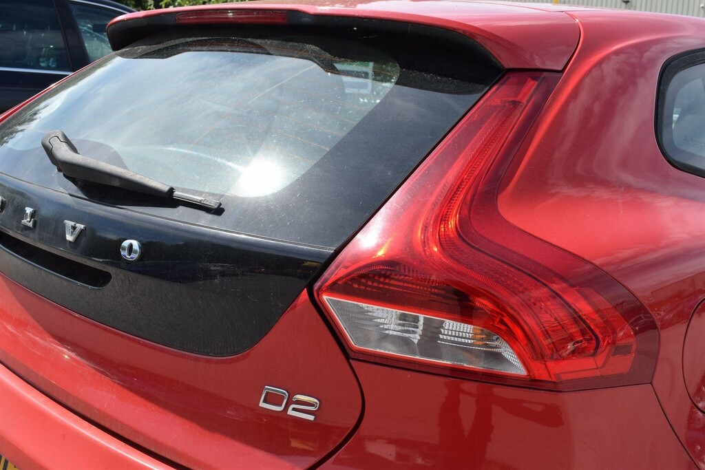 Volvo V40 2.0 D2 R-design Lux Euro 6 Ss White #10