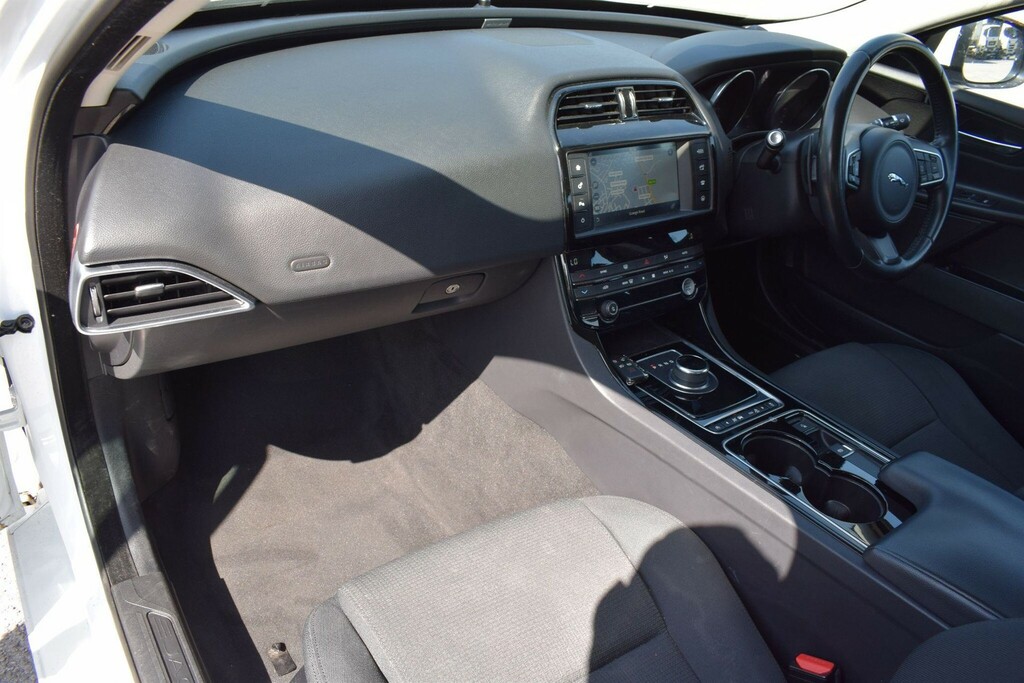 Jaguar XE R-sport Red #18